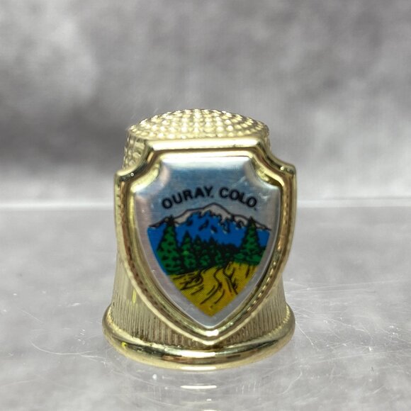 Vintage Goldtone Souvenir Thimble With Ouray Colo. Enamel Shield Design - Picture 1 of 9